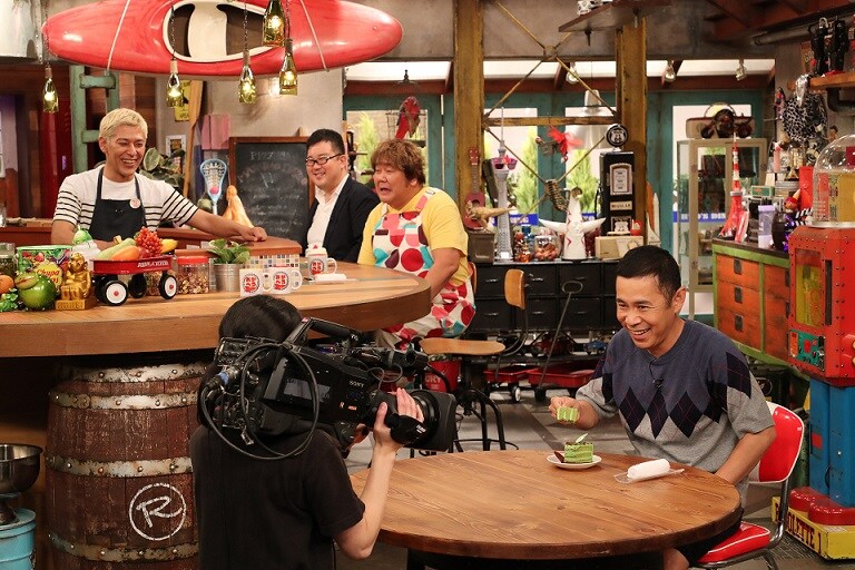 ナイナイ岡村「おかべろ」で食リポ、石塚英彦の厳しい目光る