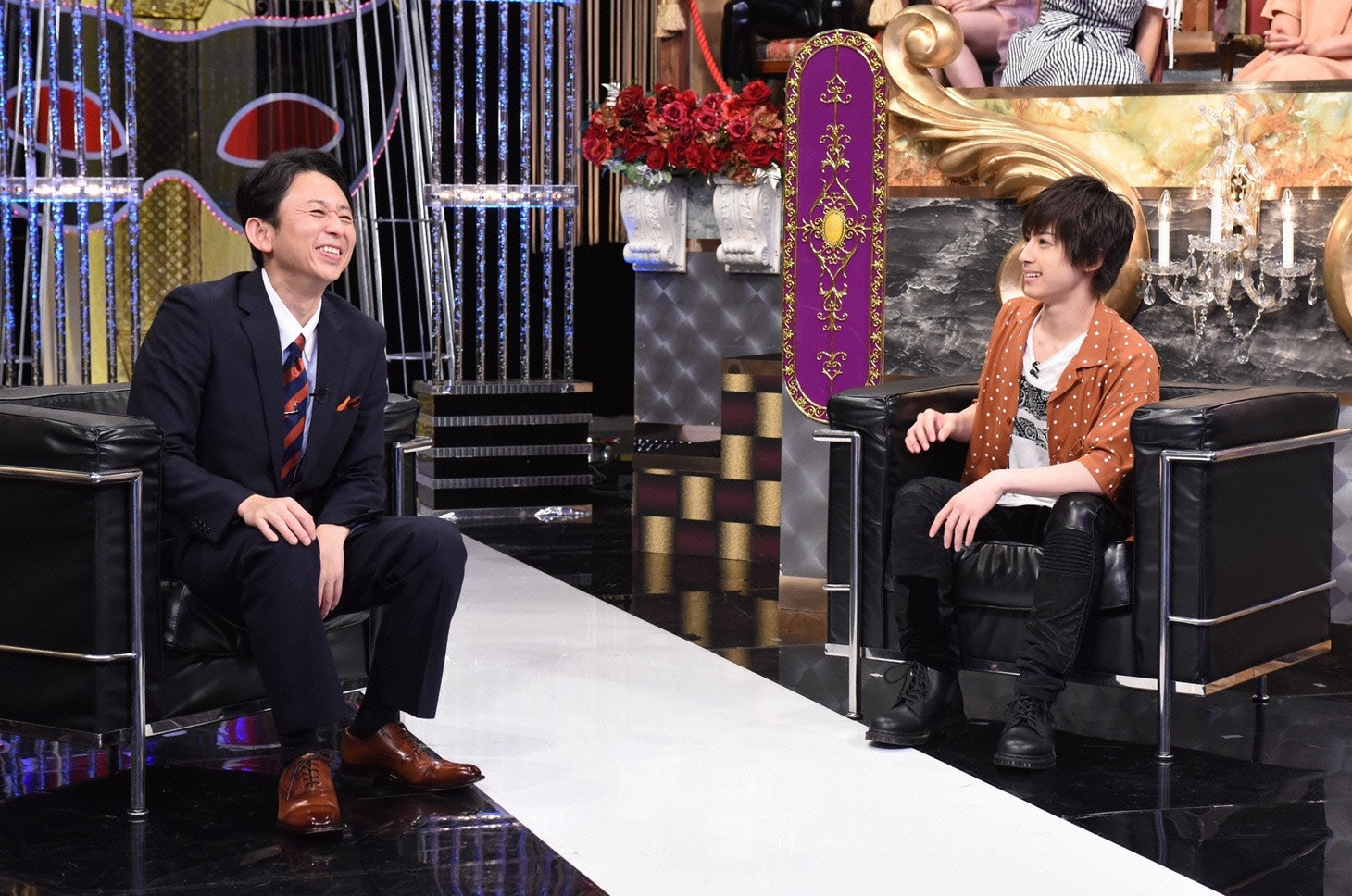 左から有吉弘行、阿久津仁愛。(c)日本テレビ