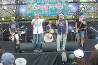 「TBC夏まつり2018」でのライブの様子。