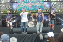 MONKEY MAJIK×サンドウィッチマンによるステージの様子。