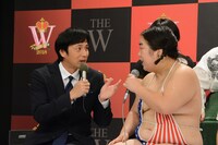 左からチュートリアル徳井、ゆりやんレトリィバァ。