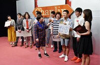 出演する芸人たち。