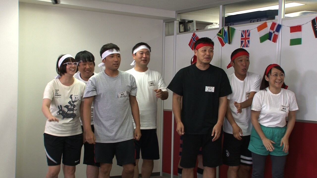 「有吉ベース」の「真夏の大運動会」に臨む芸人たち。(c)フジテレビ