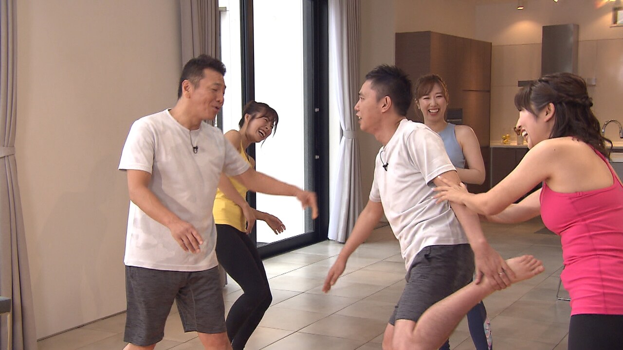 爆笑太田とくりぃむ上田、女性トレーナーとのヨガにテンション上がる