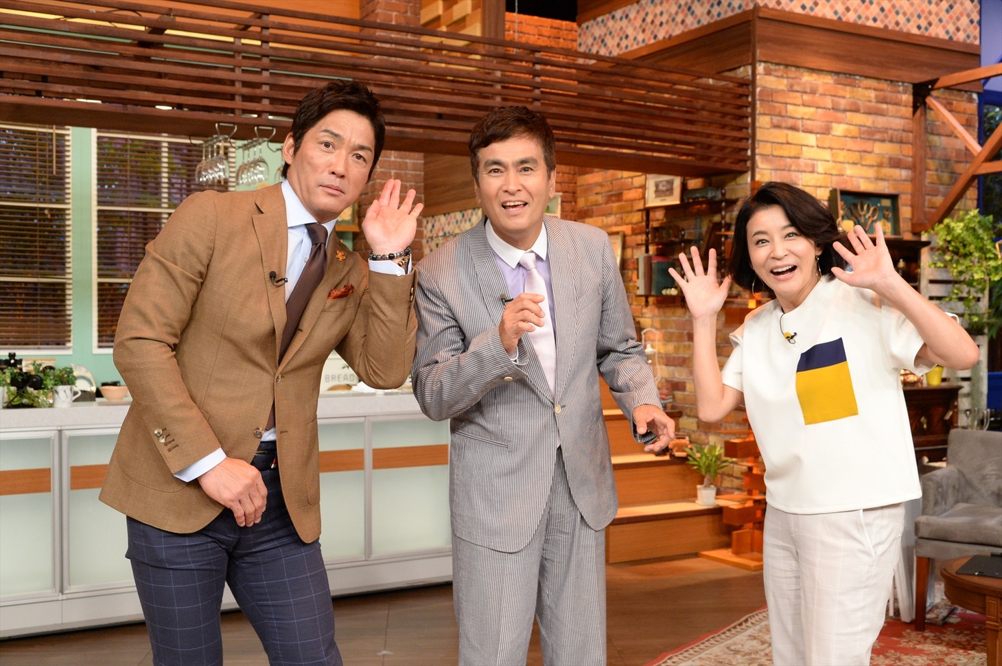 （左から）長嶋一茂、石原良純、高嶋ちさ子。(c)テレビ朝日