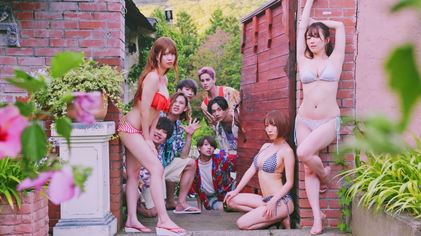 XOX「上海ハニー」のミュージックビデオのワンシーン。