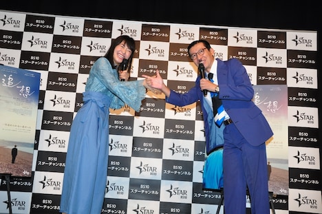 （左から）村上佳菜子、イワイガワ岩井ジョニ男。