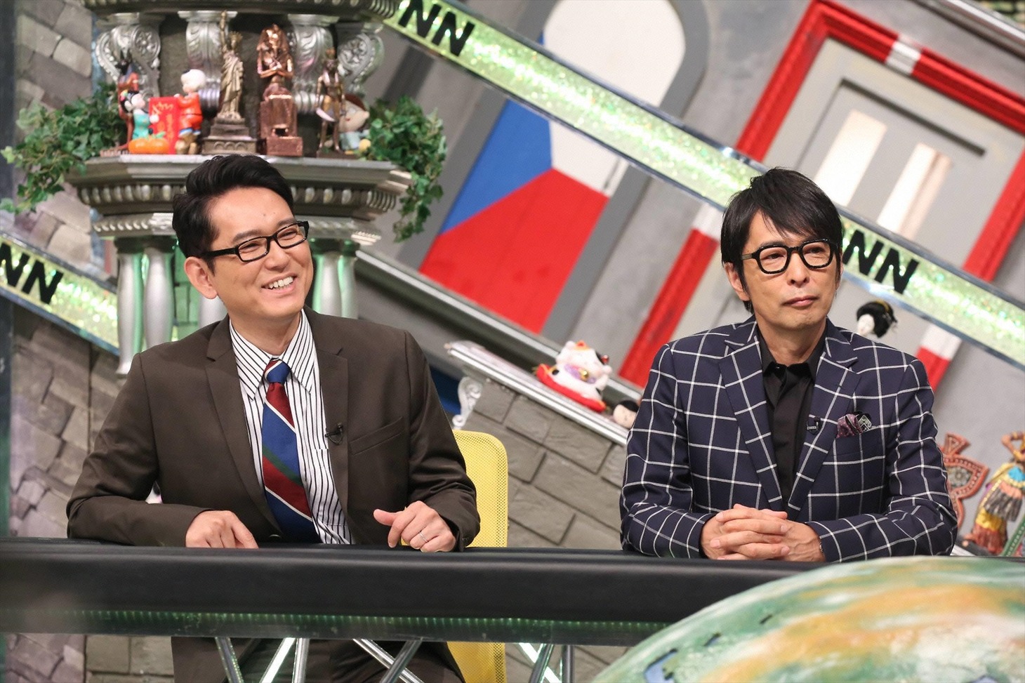 （左から）ナイツ土屋、徳永英明。(c)フジテレビ