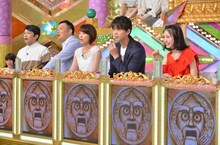 左から左から中川家、中村仁美、竹内涼真、浜辺美波。(c)日本テレビ