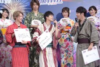 伊藤あさひ、結木滉星にツッコミを入れるココリコ田中（右）。