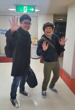 「炊きたてふっくらじお」最終回収録後に「またいつかのまた来週！」と手を振る銀シャリ。