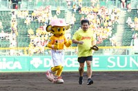 マウンドに登場したジミー大西。