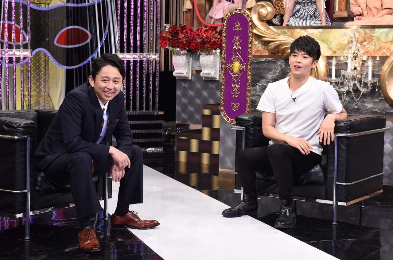 左から有吉弘行、竹田純。(c)日本テレビ