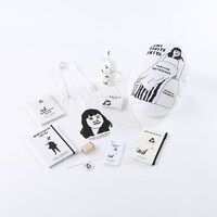 ゆりやんレトリィバァがデザインされた雑貨の数々。