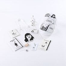 ゆりやんレトリィバァがデザインされた雑貨の数々。