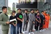 「ロングスイカ割り大会」の様子。(c)静岡朝日テレビ