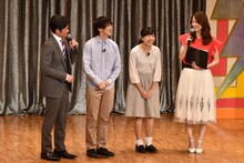 パーパーと司会の徳光正行（左）、宮島咲良（右）。