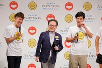 左からトータルテンボス大村、世耕弘成大臣、ジャルジャル後藤。