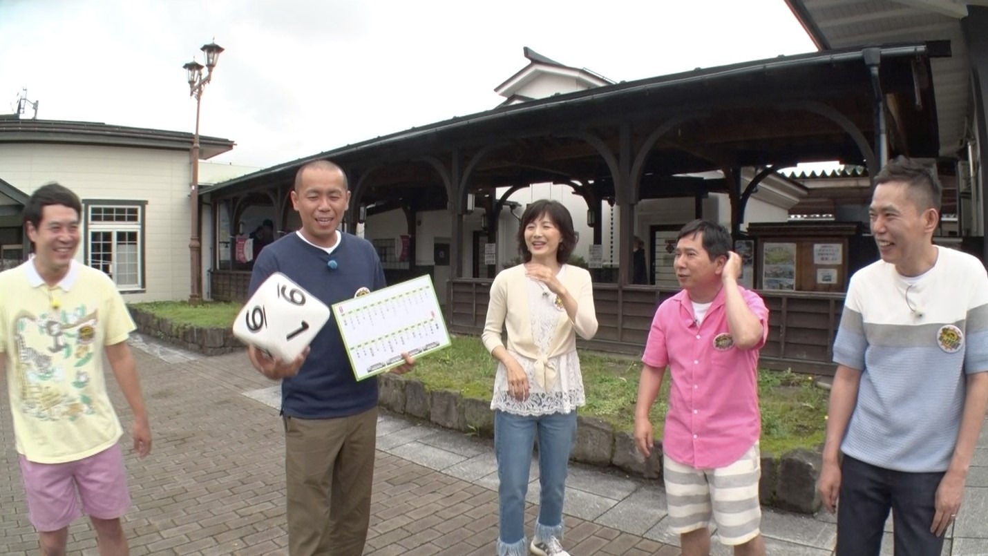「帰れマンデー見っけ隊!!」に出演する（左から）タカアンドトシ、水野真紀、爆笑問題。(c)テレビ朝日