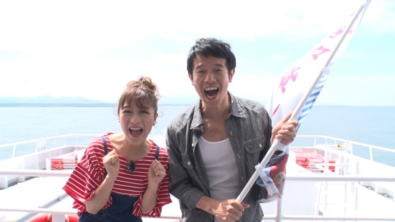「世界の村のどエライさん」に出演する（左から）鈴木奈々、品川庄司・庄司。(c)関西テレビ