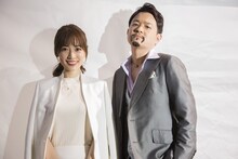 （左から）泉里香、千鳥ノブ。