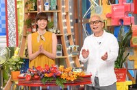 左から佐藤栞里、所ジョージ。(c)日本テレビ