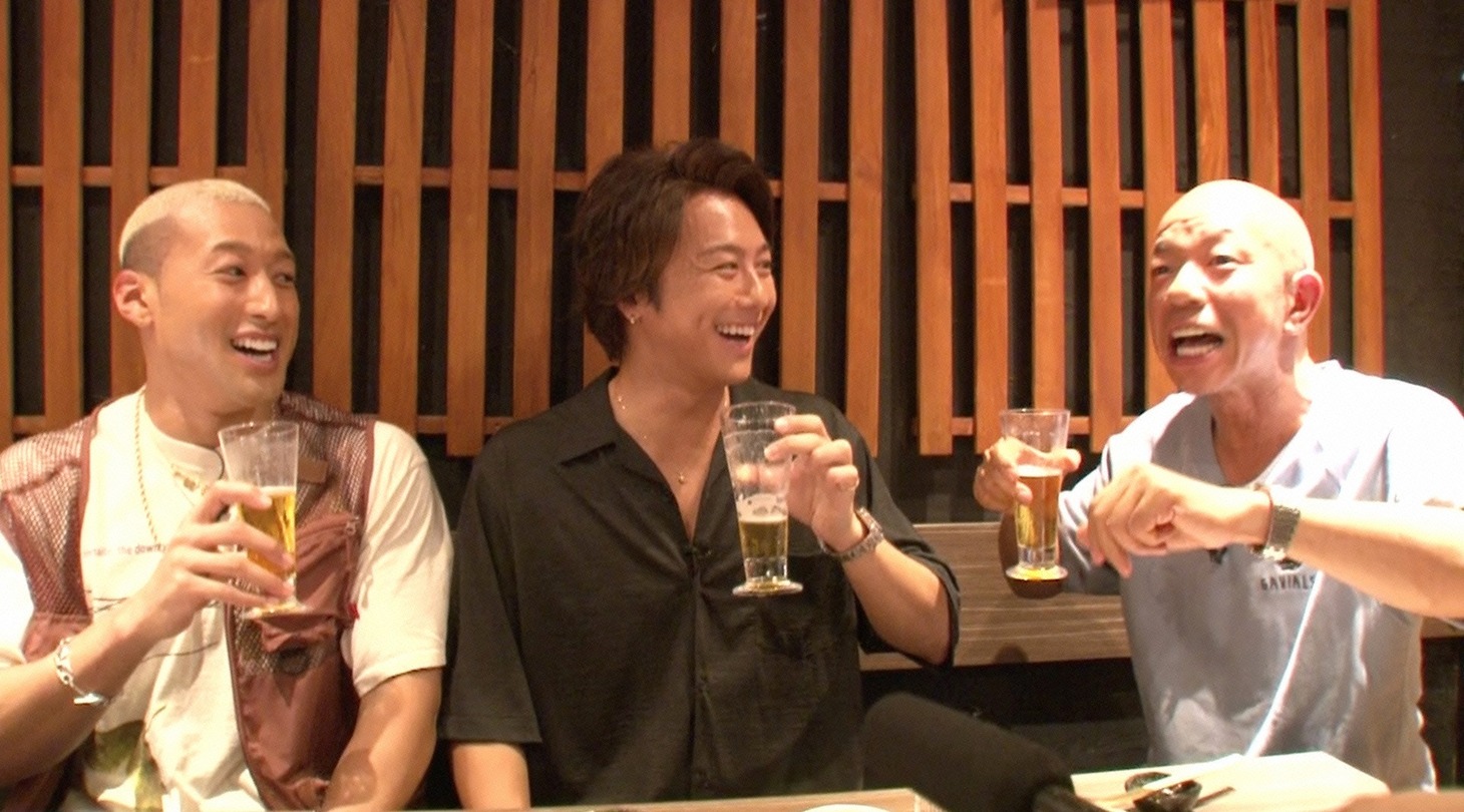 左から関口メンディー、TAKAHIRO、バイきんぐ小峠。(c)日本テレビ