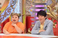 （左から）渡辺直美、博多大吉。(c)中京テレビ