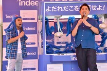 千鳥ノブ（右）が「よだれだこ捕獲作業」に失敗したワンシーン。