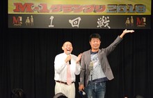 「M-1グランプリ2018」の開幕を宣言するレギュラー。