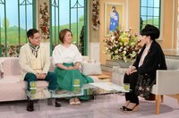 （左から）加藤茶と妻・綾菜、黒柳徹子。(c)テレビ朝日