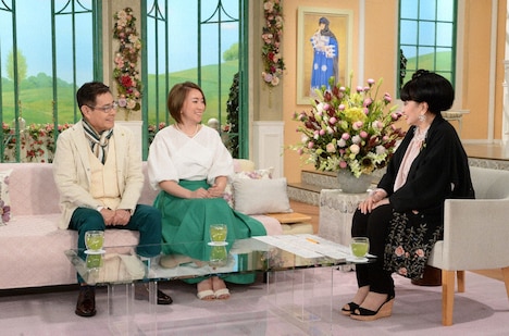 （左から）加藤茶と妻・綾菜、黒柳徹子。(c)テレビ朝日