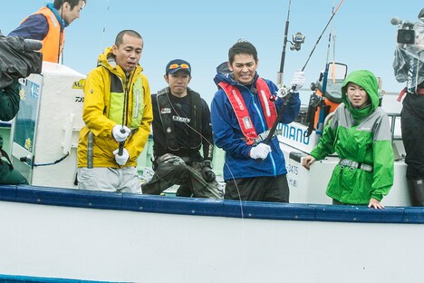 釧路で釣り対決に臨む一行。(c)HBC