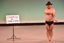 「ハリウッドザコシショウのものまね30連発」に臨む、ハリウッドザコシショウ。