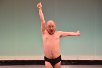 モノマネを披露する、ハリウッドザコシショウ。