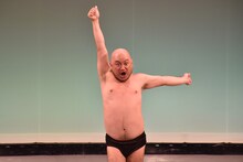 モノマネを披露する、ハリウッドザコシショウ。