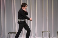 凛々しく変身してみせた渡部秀。