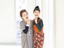 左から芳村真理、久本雅美。