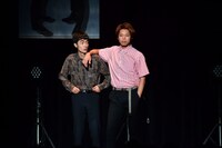 プリマ旦那・野村（右）率いる10人コントの様子。