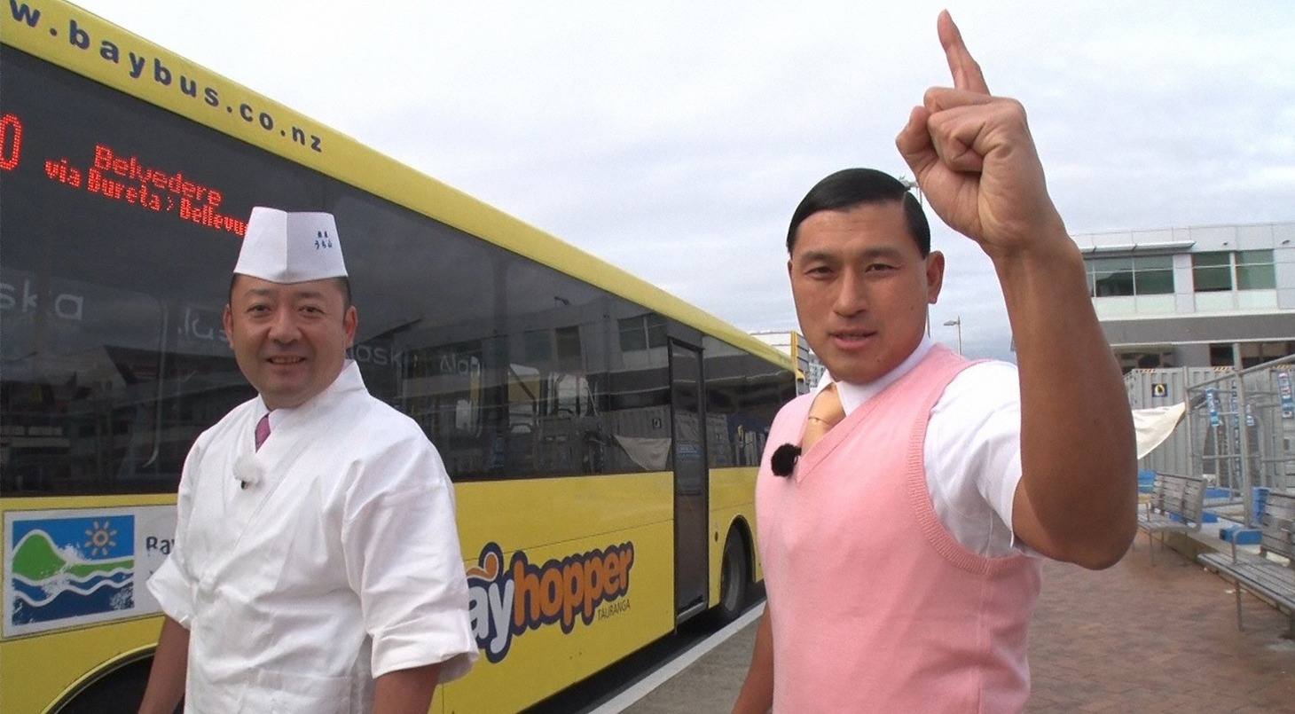 料理人の内山英仁氏（左）とオードリー春日。(c)関西テレビ