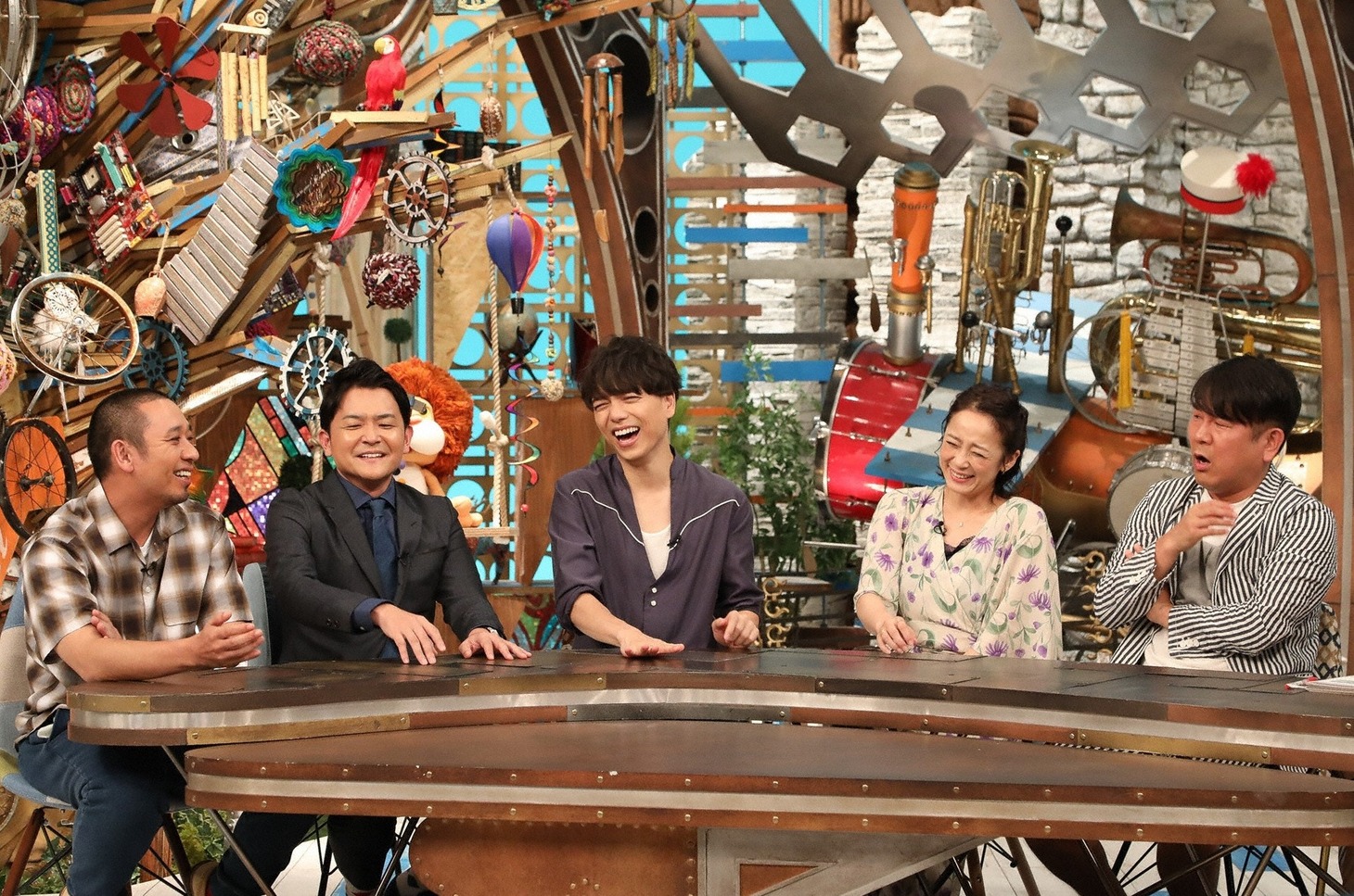 スタジオの様子。(c)関西テレビ