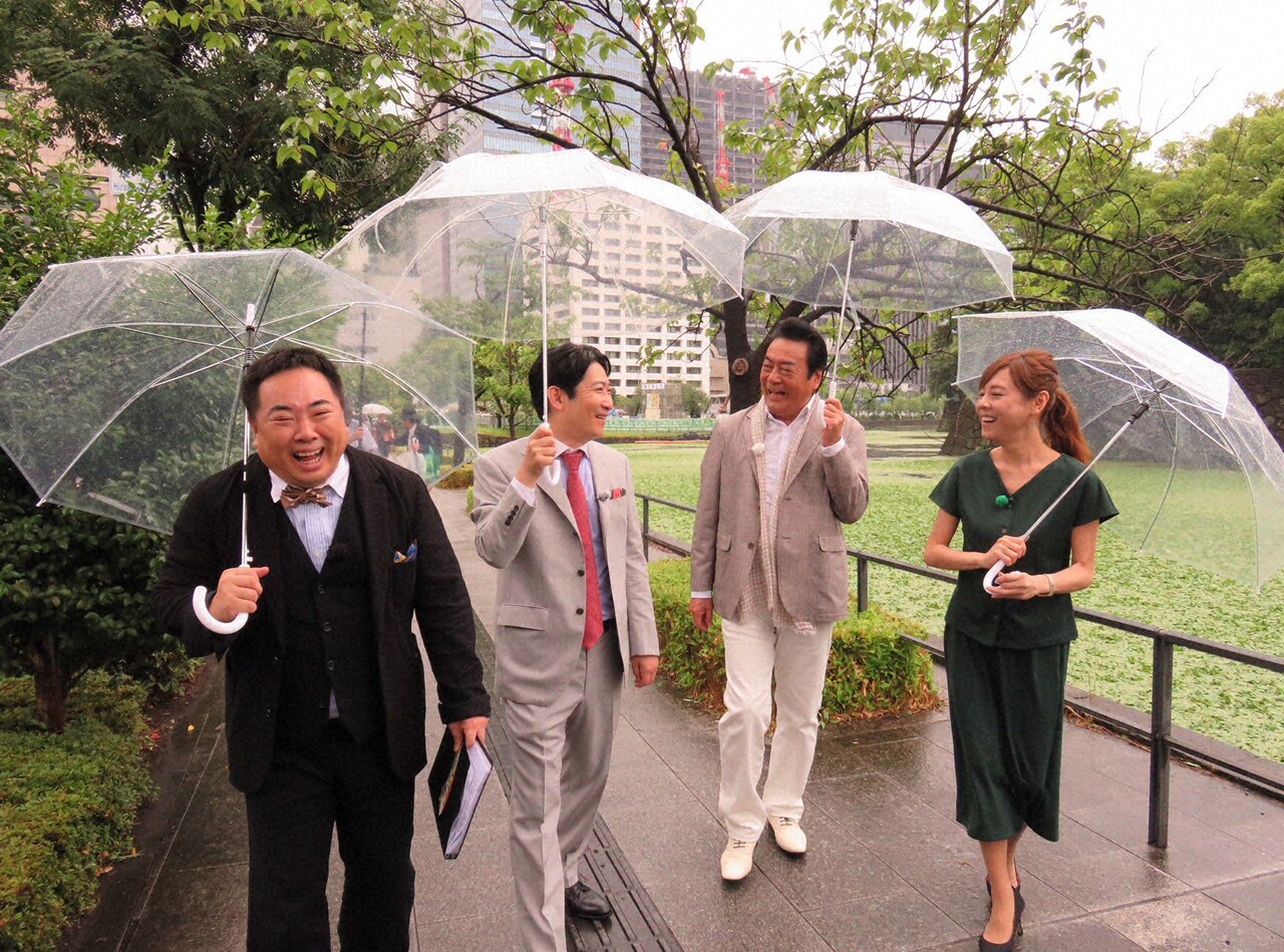 「旅サンデー『ハッケン大江戸歴史旅』」に出演するドランクドラゴン塚地（左端）。(c)テレビ朝日