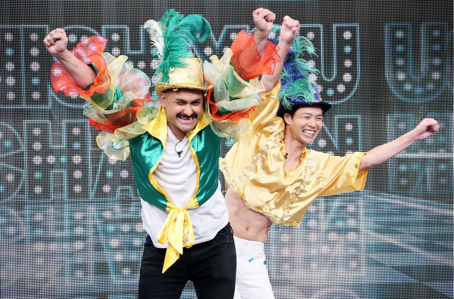 デニス