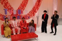 「トゥルルさまぁ～ず」に出演する（左から）板野友美、さまぁ～ず、あびる優、Da-iCEの工藤大輝と大野雄大。(c)BeeTV