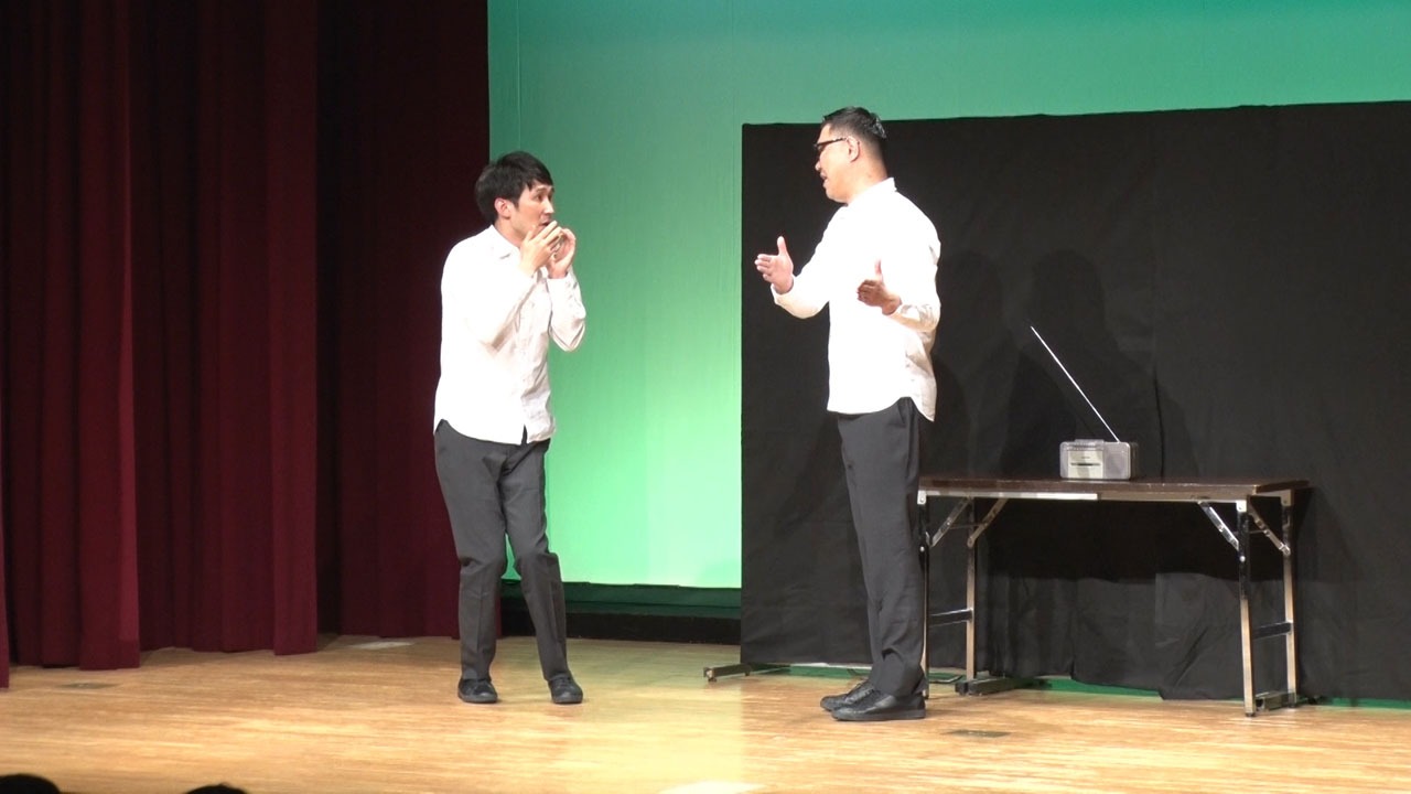 「モノクロ」広島公演の様子。