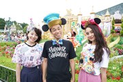 左から大橋未歩、COWCOW多田、石田ニコル。(c)Disney