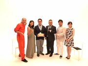 番組の出演者たち。(c)TBS