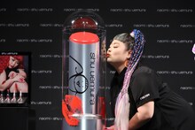 「naomi x shu uemura rouge unlimited collection」発売記念イベントに出席した渡辺直美。