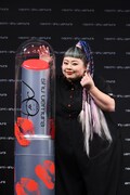 「naomi x shu uemura rouge unlimited collection」発売記念イベントに出席した渡辺直美。