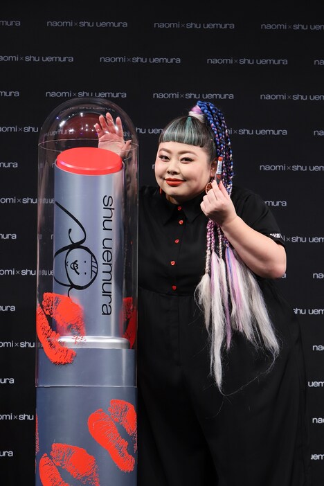 「naomi x shu uemura rouge unlimited collection」発売記念イベントに出席した渡辺直美。